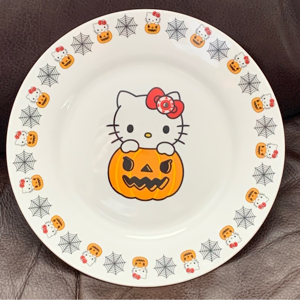 Hello Kitty in Jack O’Lantern Pumpkin 10.25” Halloween Dinner Plate